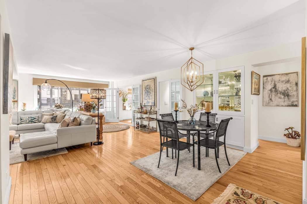 Fully renovated move in ready condo, approximately 2721 square foot 3 Bedroom plus Den, 4 Bath residence situated on the corner of the 10th floor of this impeccably maintained condo ...