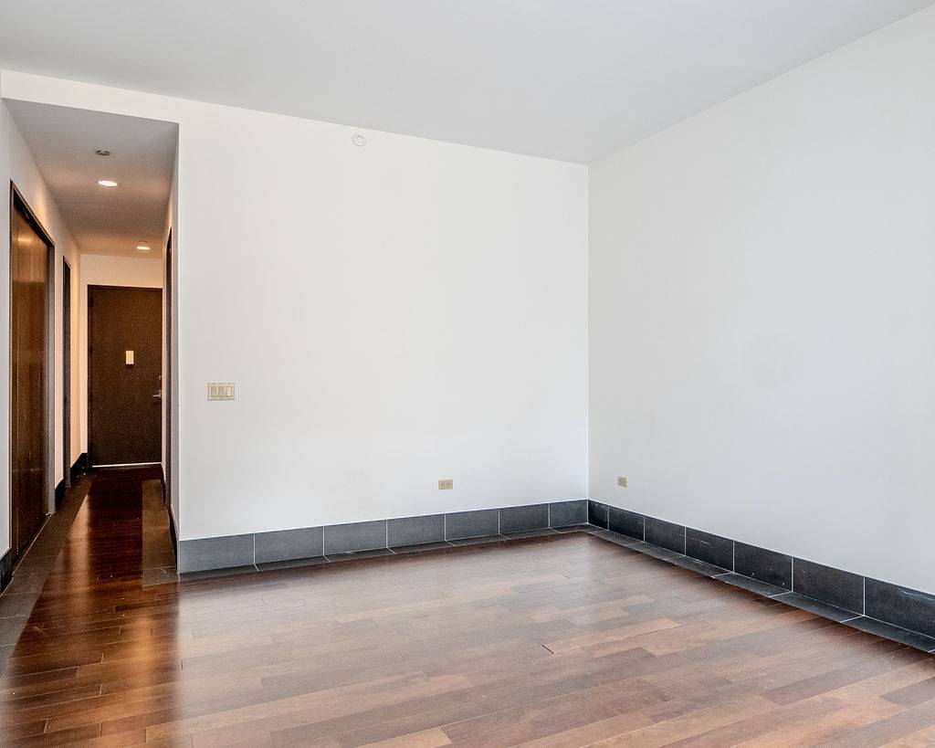 MOVE IN CONDITION, HIGH CEILING, In Unit W D, PET FRIENDLY, FULL SERVICE CONDO IN FIDI Dreaming of a serene, sun drenched escape in the heart of Manhattan NYC ?