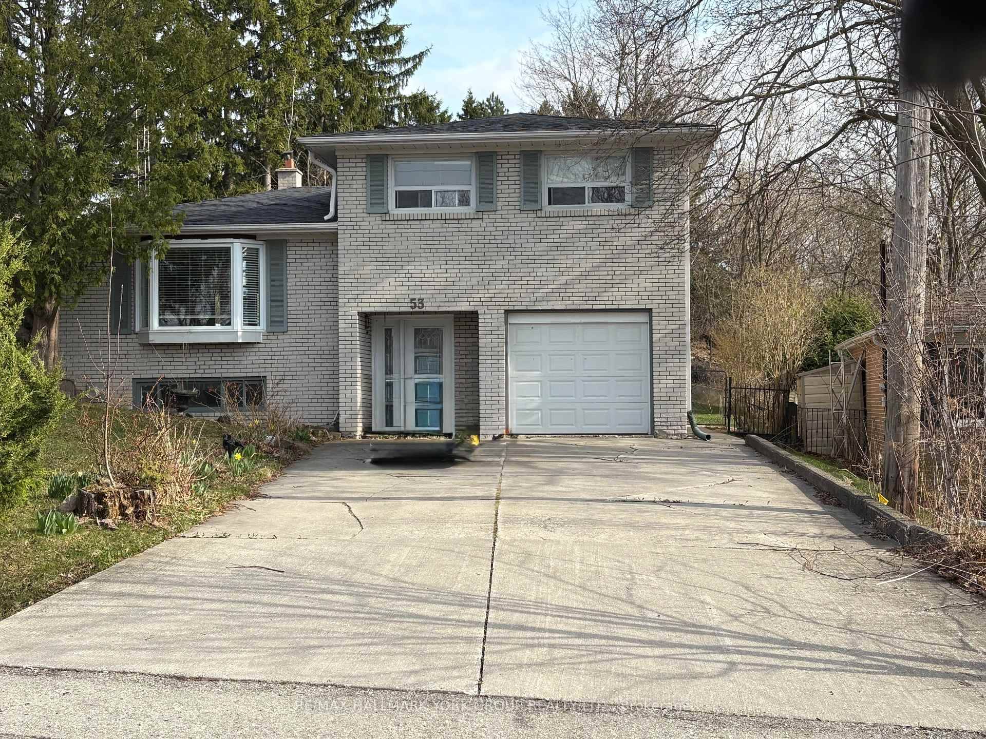 One of King City most sought after quiet family cres.