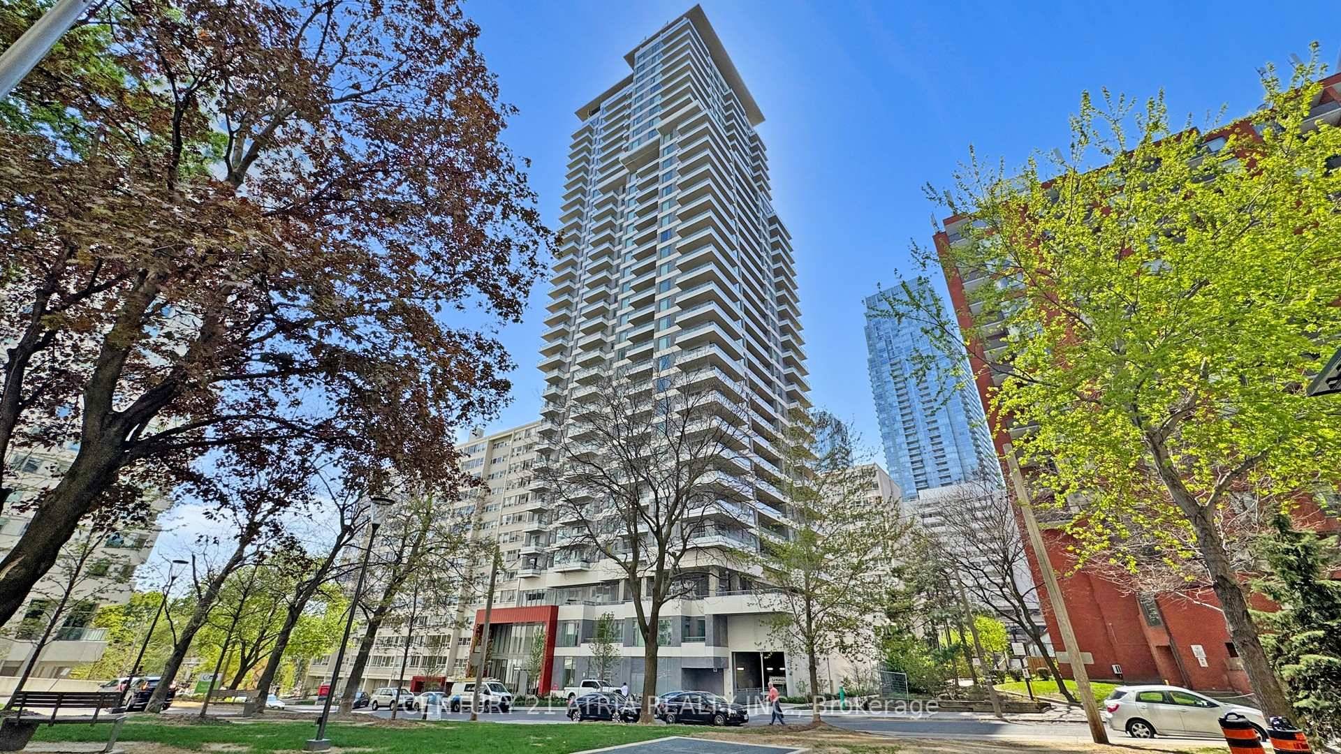 1 year new immaculately maintained corner THREE bedroom 2 bathroom suite within 6 minutes walk to Yonge Eglinton subway station !