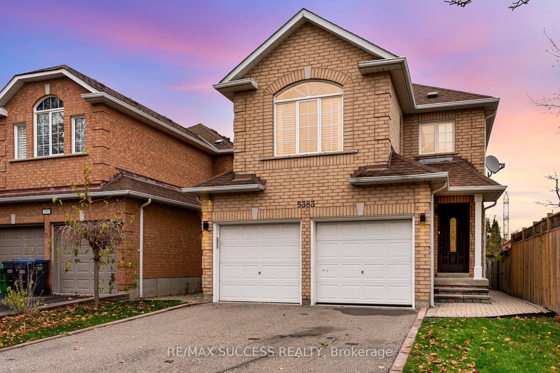 Stunning Fully Renovated Detached Home in High Demand Mississauga Location !