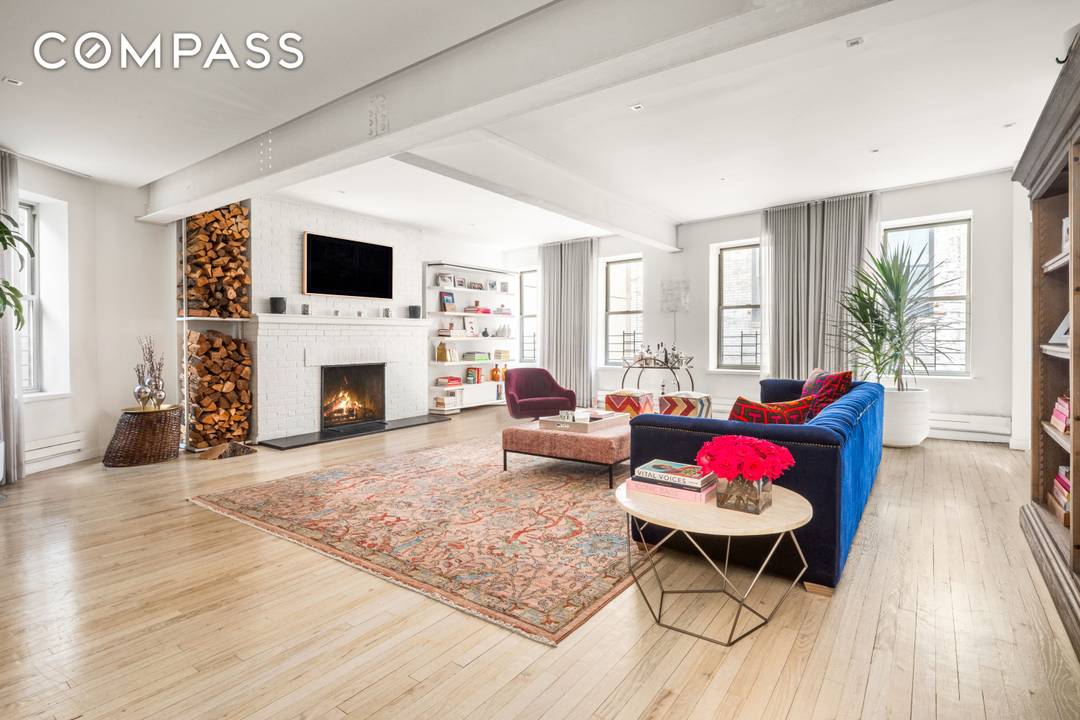 Residence 4D at 622 Greenwich Street is a rare three bedroom loft situated between Leroy and Morton Streets in the heart of the West Village.
