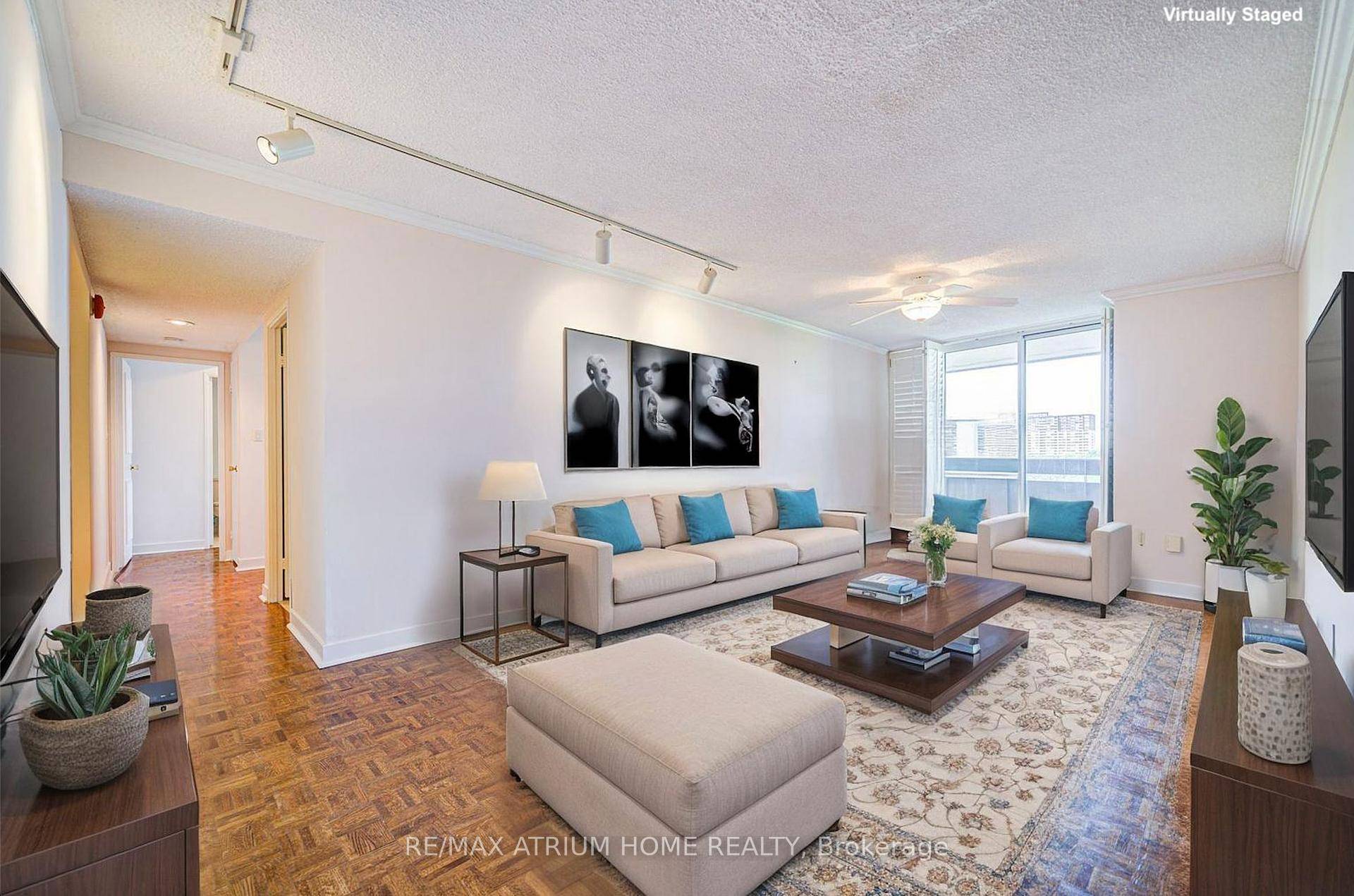 Spacious Tridel 1 Den, 2 Bath 1199 Sqft with West Views !