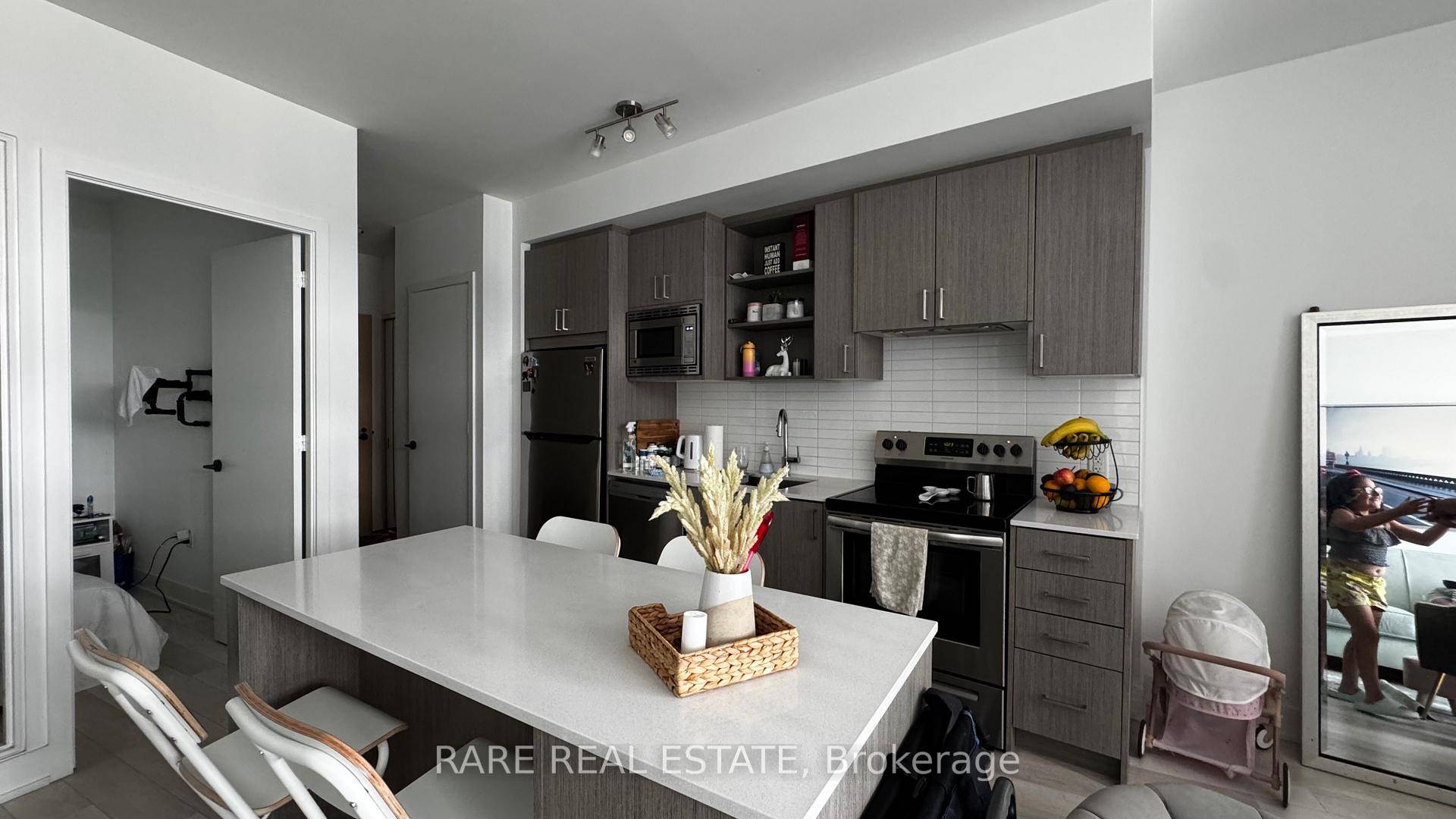 Bright and beautifully laid out 2 bedroom residence in Mattamy's master planned community at Downsview Park.