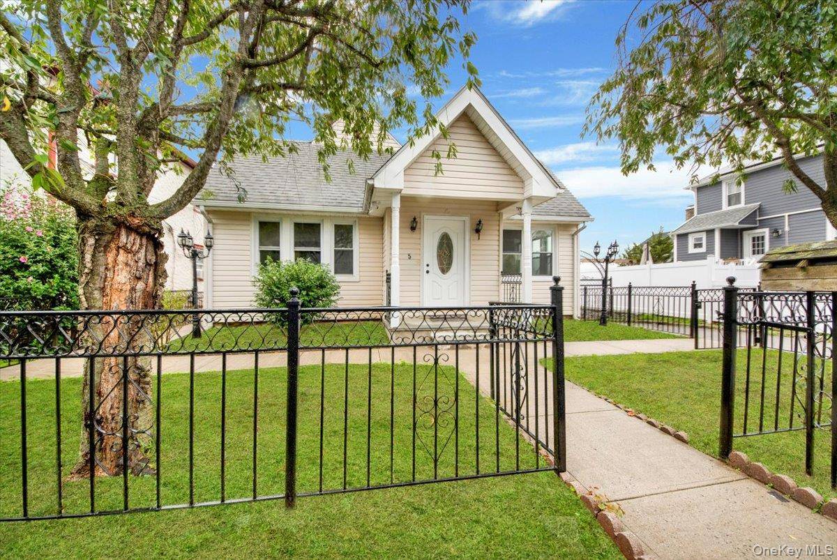 Renovated 3 Bedroom Home W Finished Basement, Nice Backyard, Near Shops amp ; Transportation