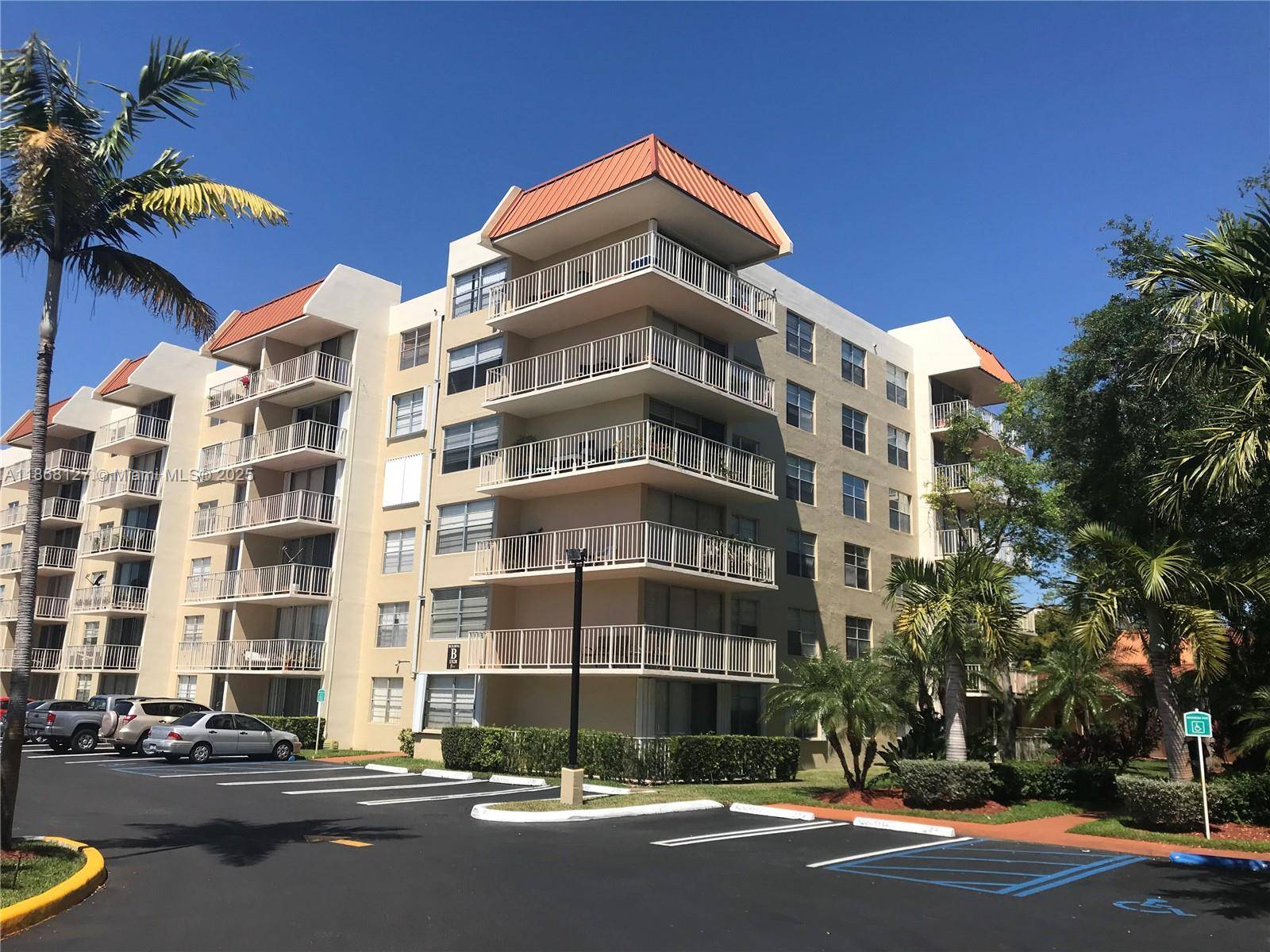 Highly Desirable 2 bedroom, 1 bath END Unit in the B Bldg at VILLAGE AT THE FALLS Condos.