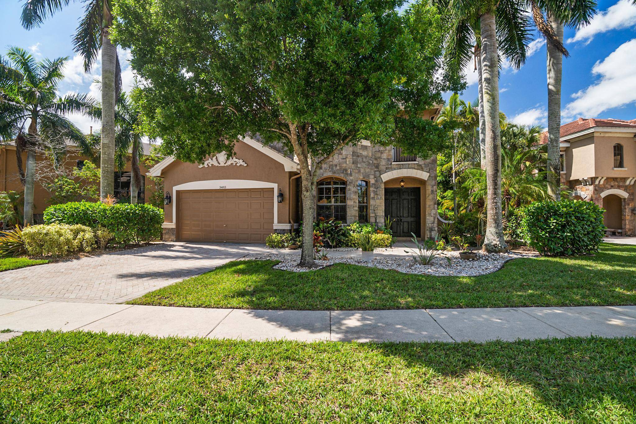 Seller will entertain 1 year lease purchase.