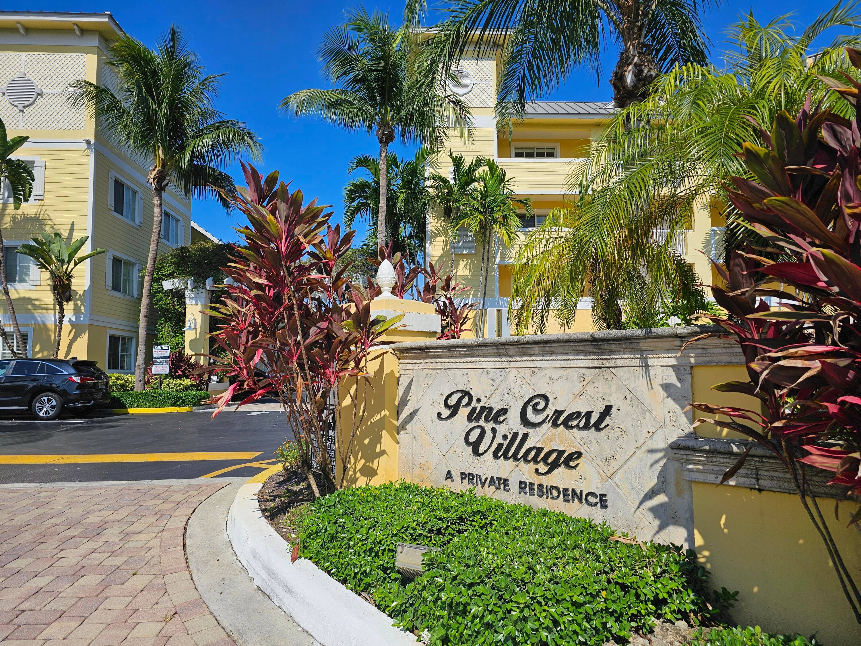 Rarely available large Condo centrally located in the heart of Victoria Park and Downtown Fort Lauderdale.