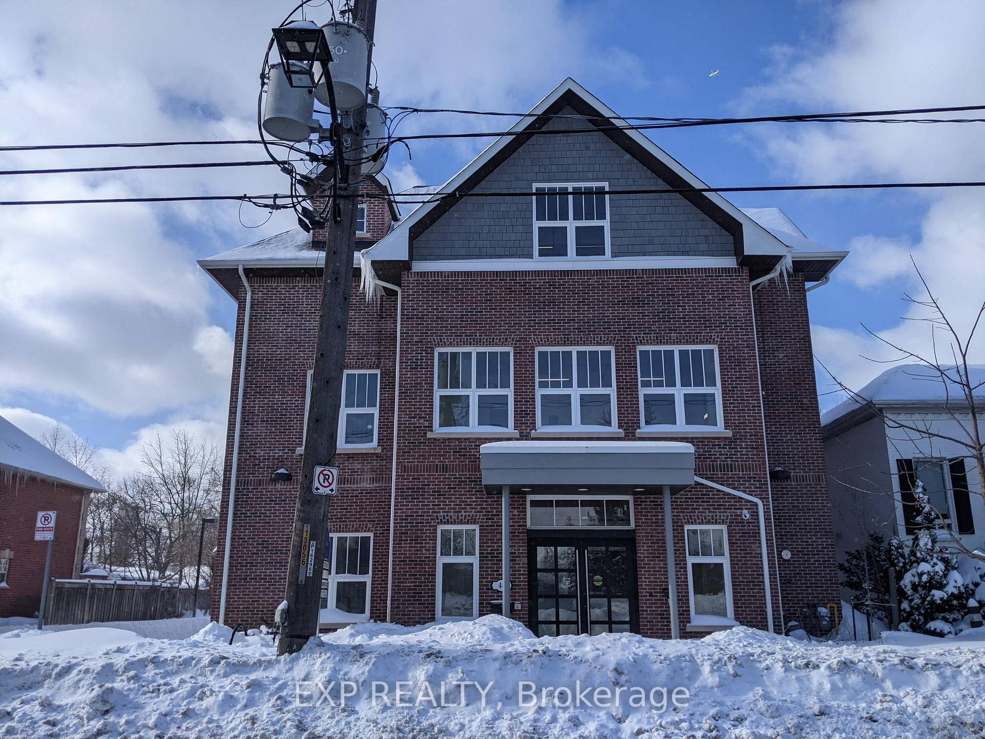 Beautiful and Functional 2nd Floor Professional Office on Main Visibility street.