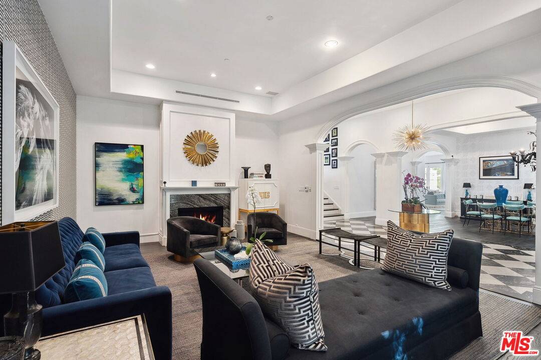 1600   Clear View Dr 5BR Beverly Hills Post Office | B.H.P.O. La