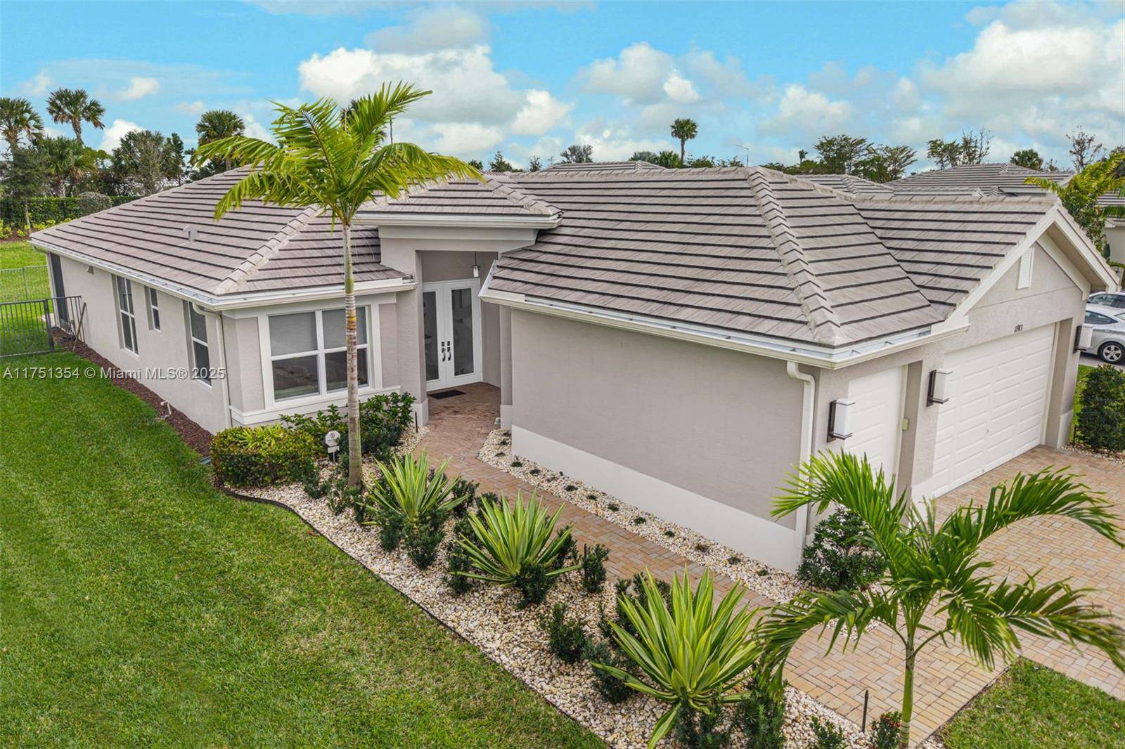 Experience the elegance of the Palazzo model in Valencia Grove, Riverland s shining star !