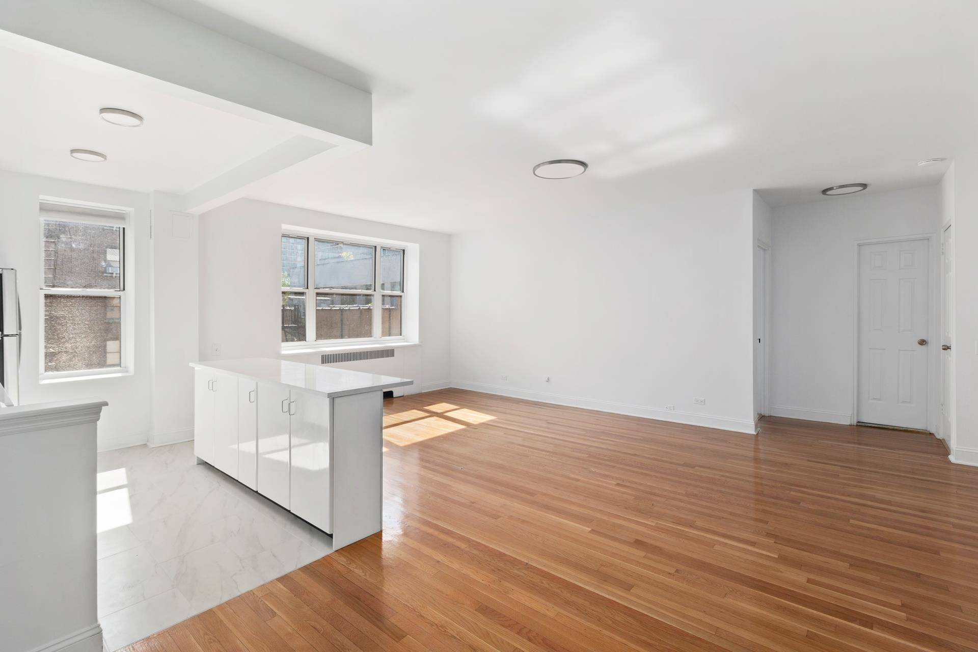 Inviting Bright amp ; Spacious South amp ; East Facing One Bedroom Apartment on the top floor !