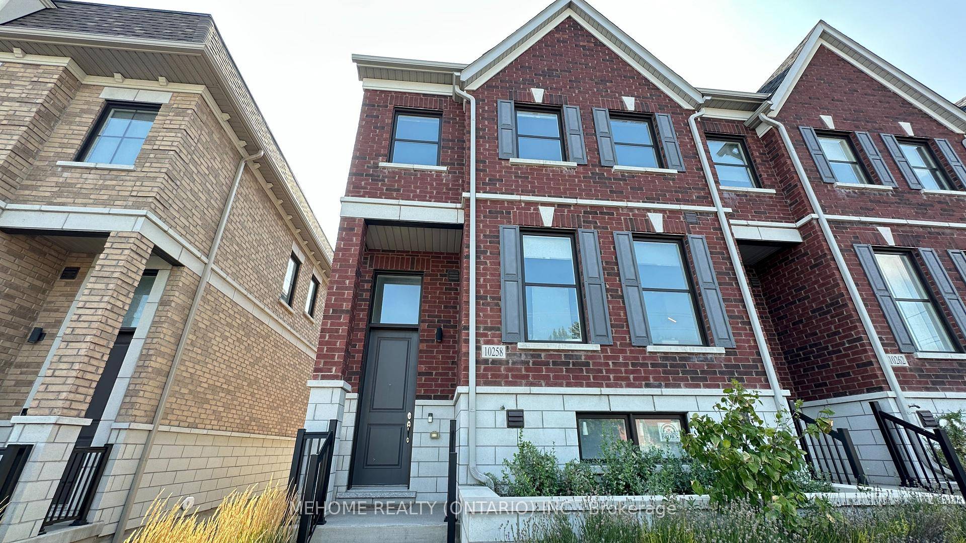 Stunning 4 Year New End Unit Townhouse In One Of Vaughans Most Desirable Communities.