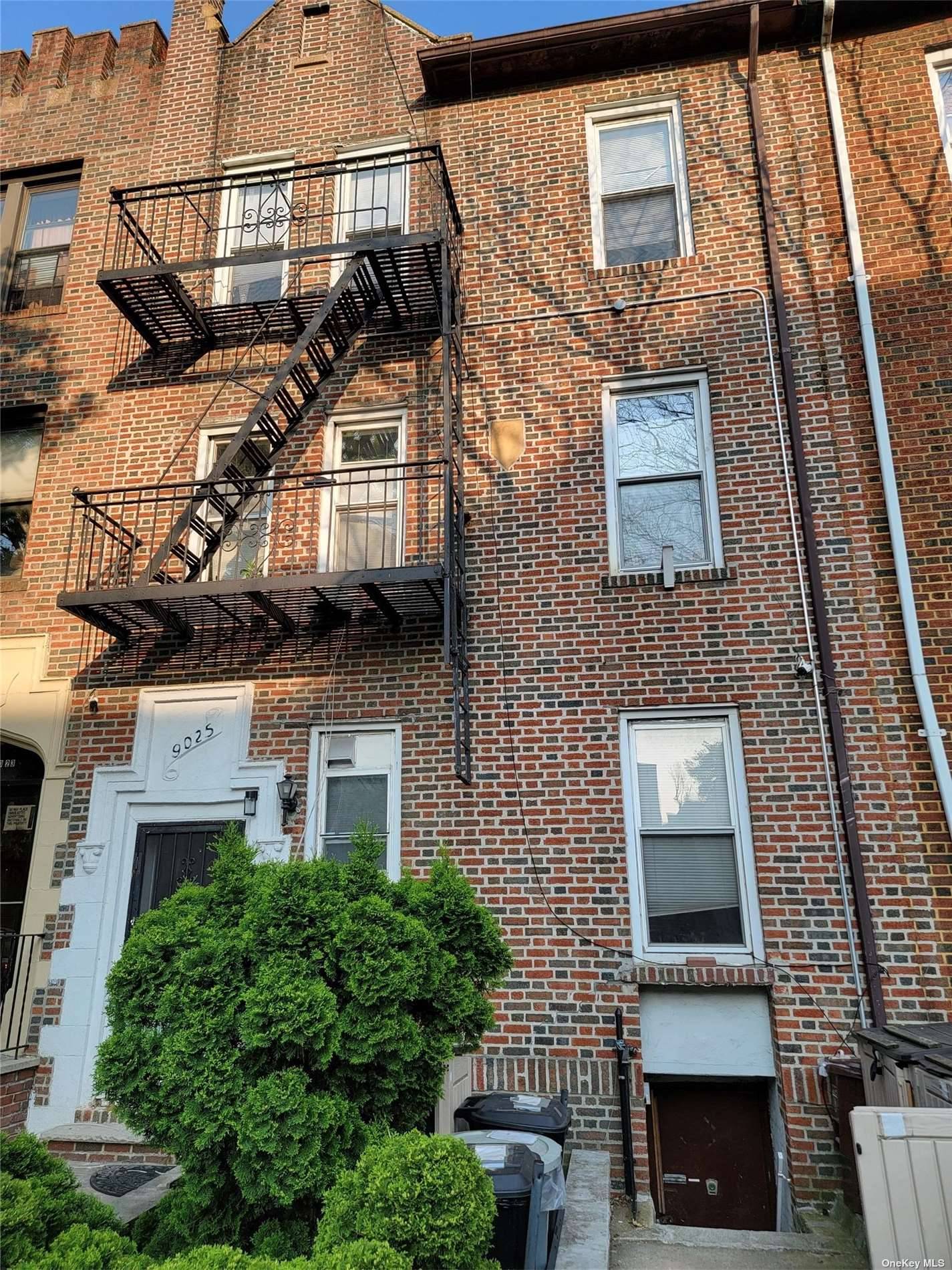 6 family apartment house for sale, current annual rent income is approximately 100K, good location and convenient to subway and supermarkets.