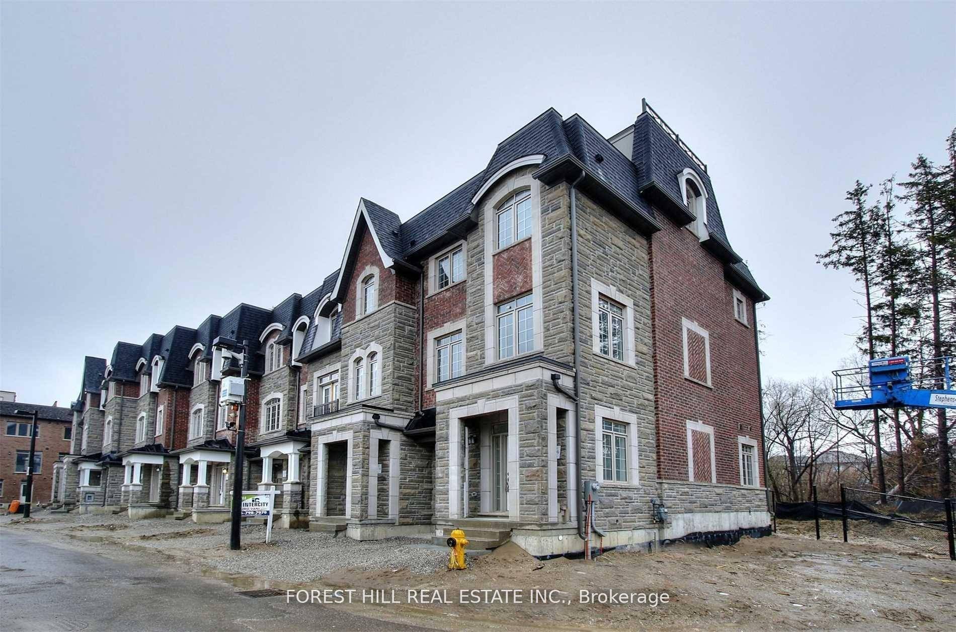A Must See Lovely 3 Bedroom Sun Filled Townhouse End Unit In A High Demand Location !