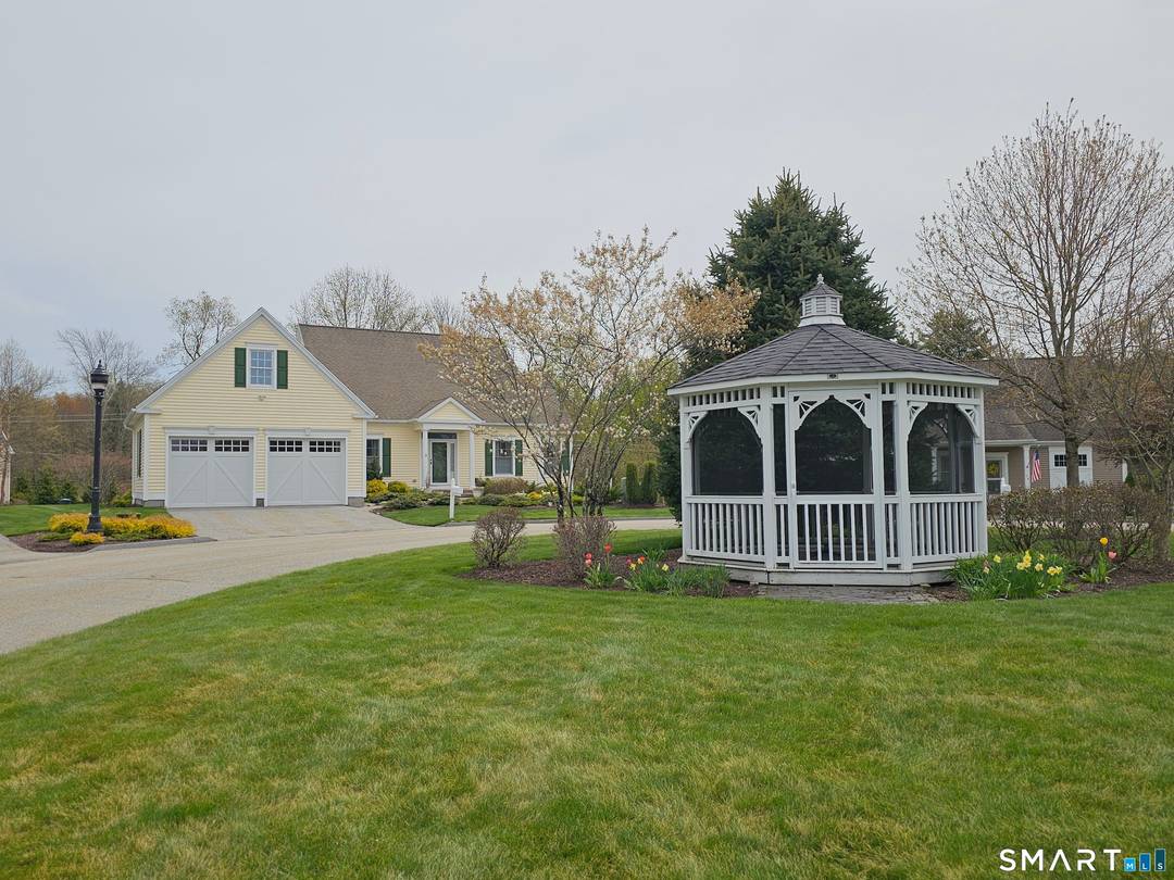 Indian Knolls offers beautifully landscaped grounds and stylish home designs that create an elegant atmosphere in this 55 community.
