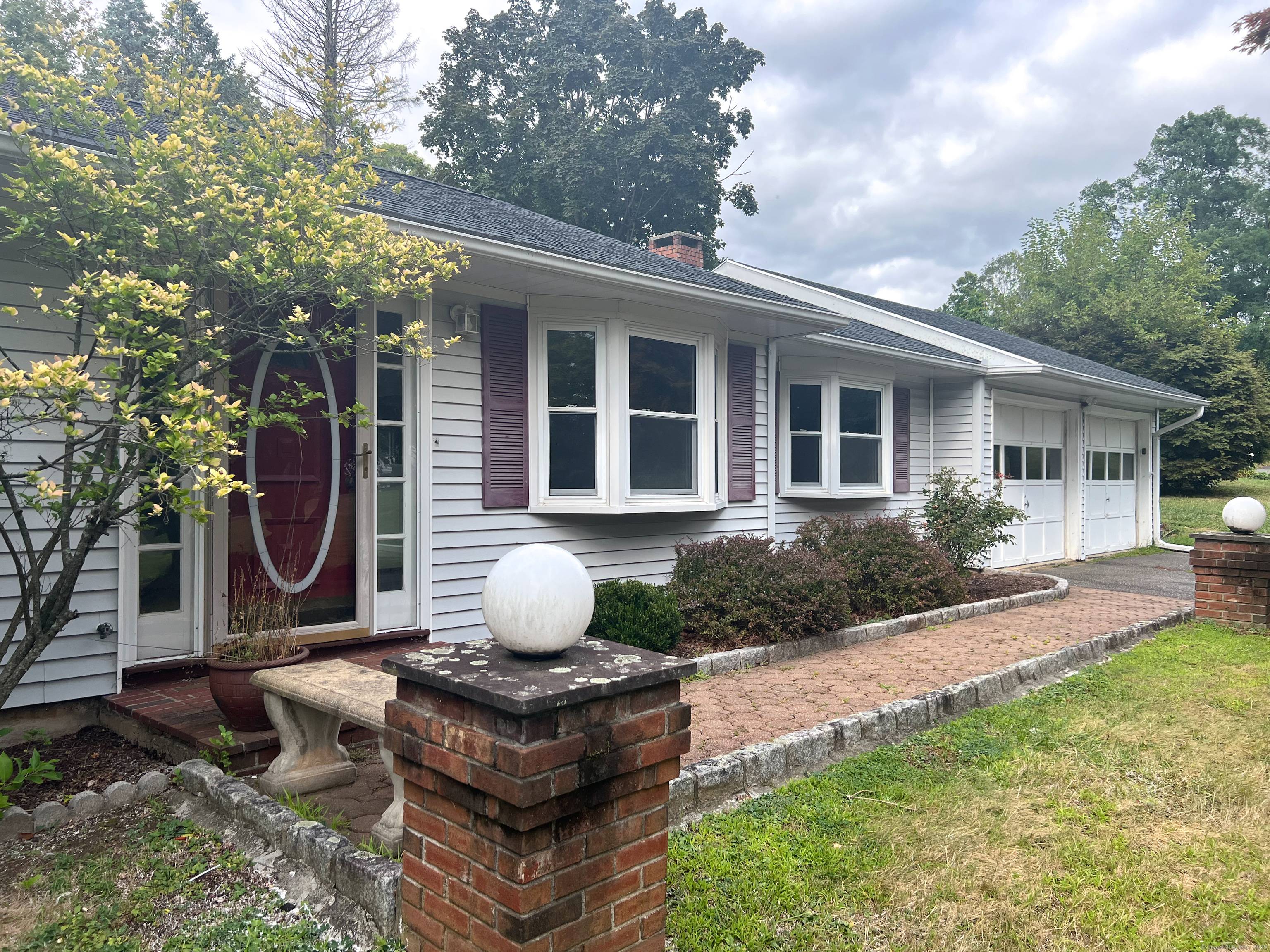 3Bedroom, 2 Bath Ranch with Game Room Fireplace Charming ranch with 3 bedrooms and 2 full baths, including a primary suite with attached bath and in suite laundry.