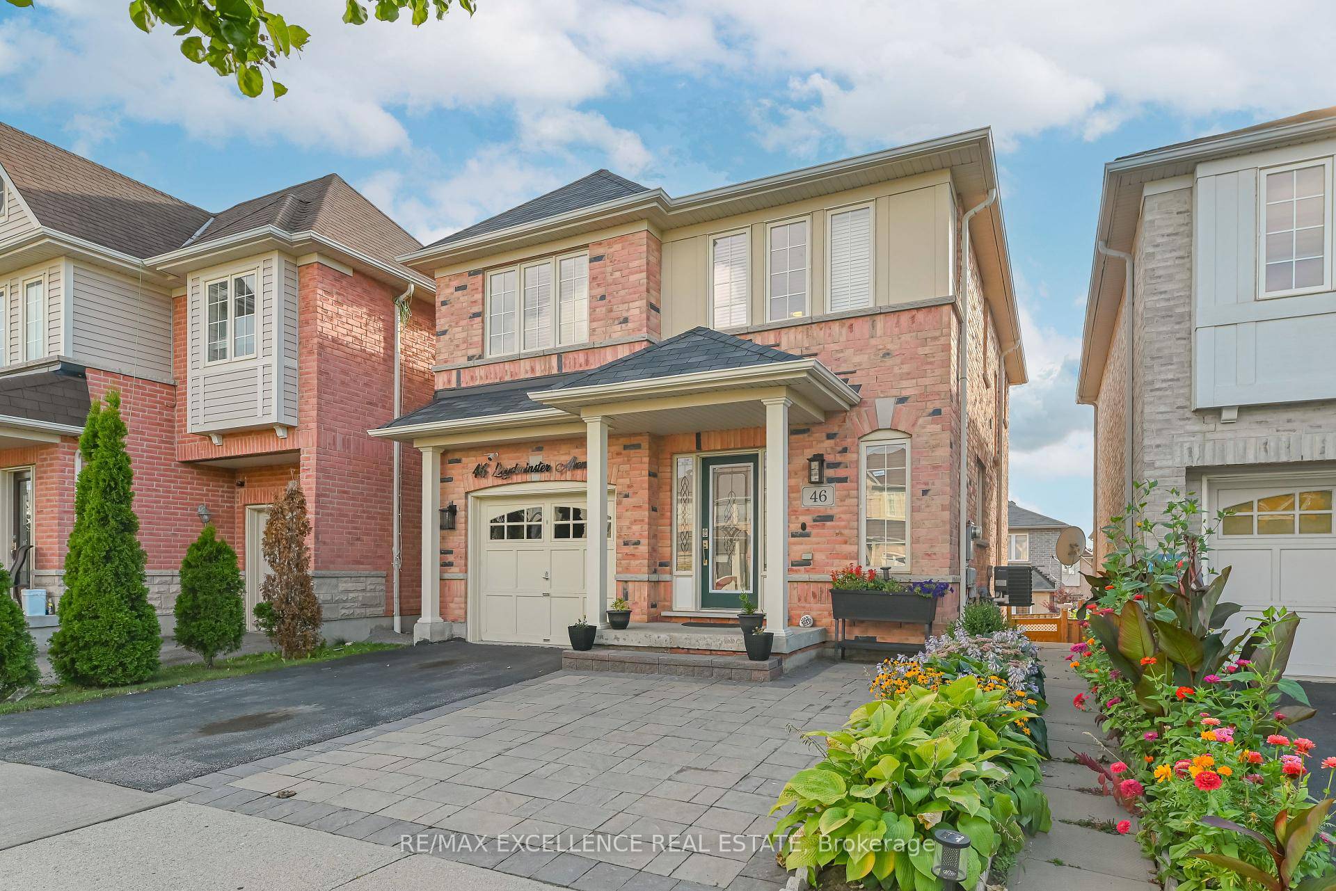 Absolutely Stunning Detached Home with Finished Walkout Basement amp ; Separate Entrance !