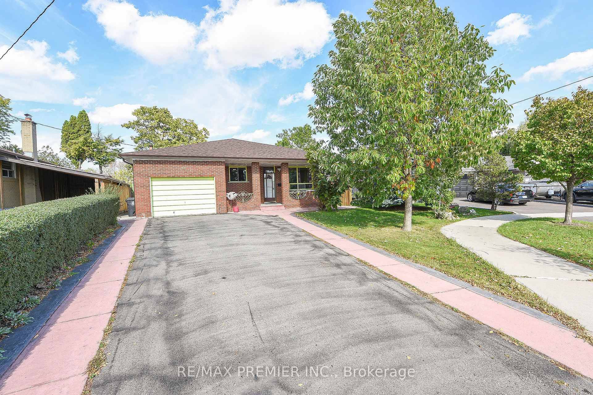 Bright amp ; Spacious 3 3 Bedroom Bungalow in a High Demand Area with a Family Room amp ; Gorgeous Sunroom.