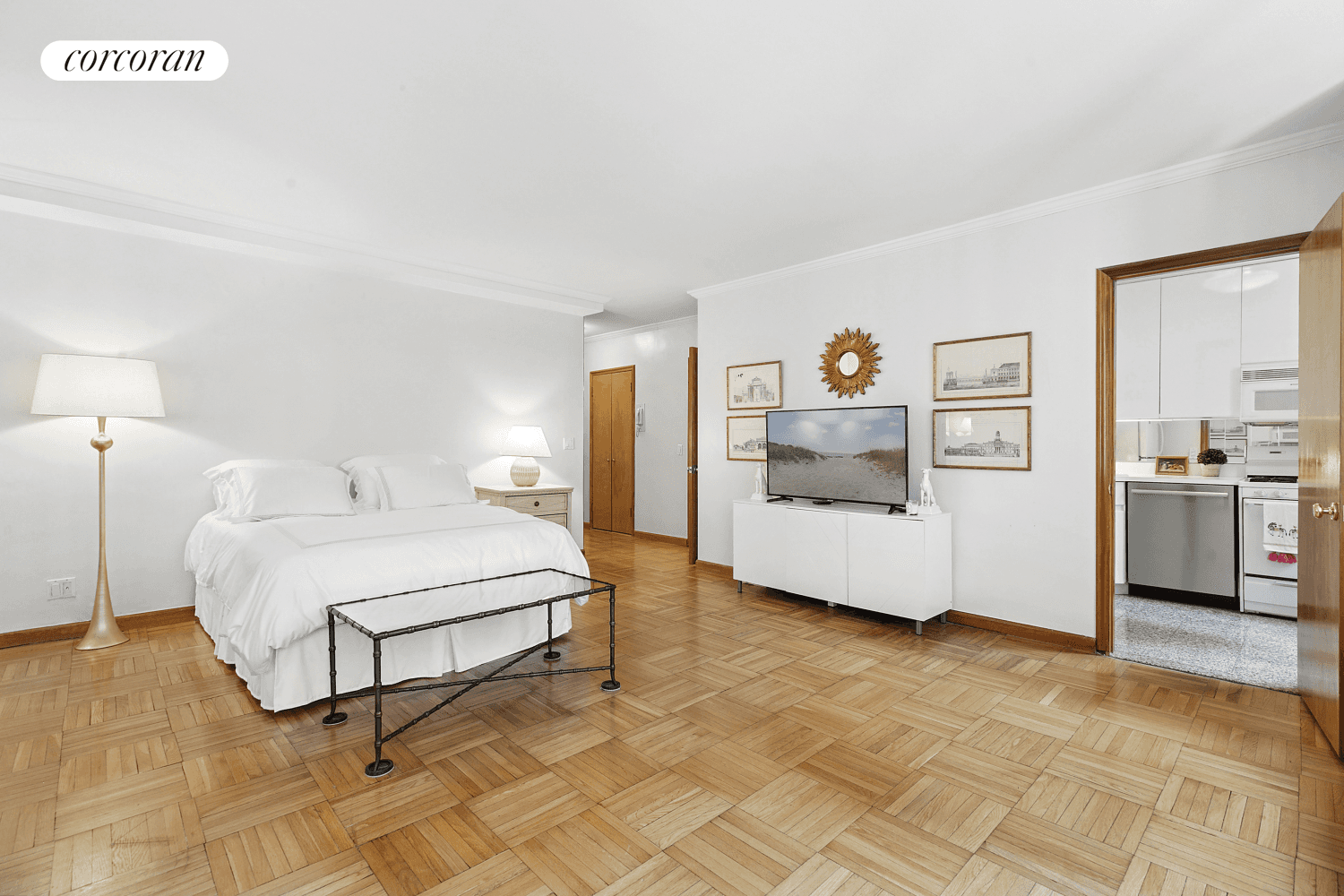 Parkside Studio With Style and Convenience.
