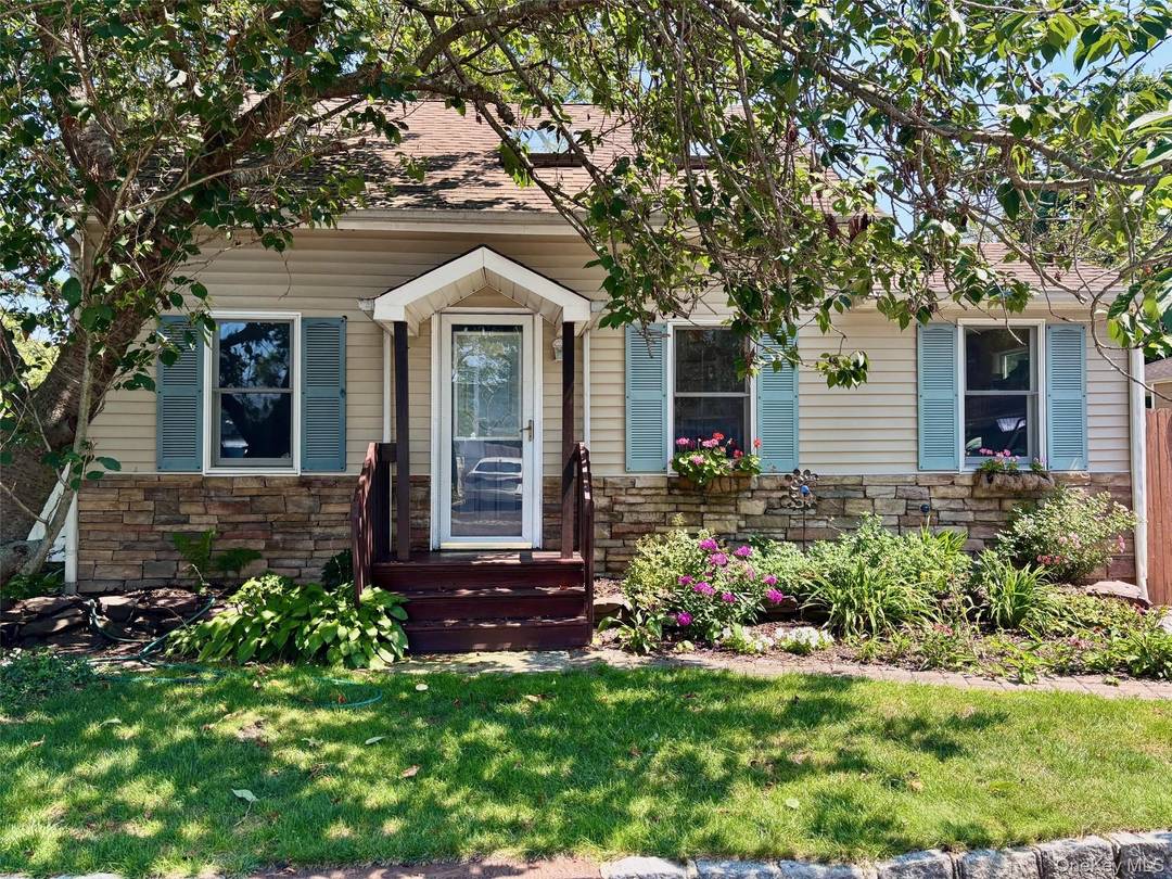 Cozy Cottage. Unique one of a kind.