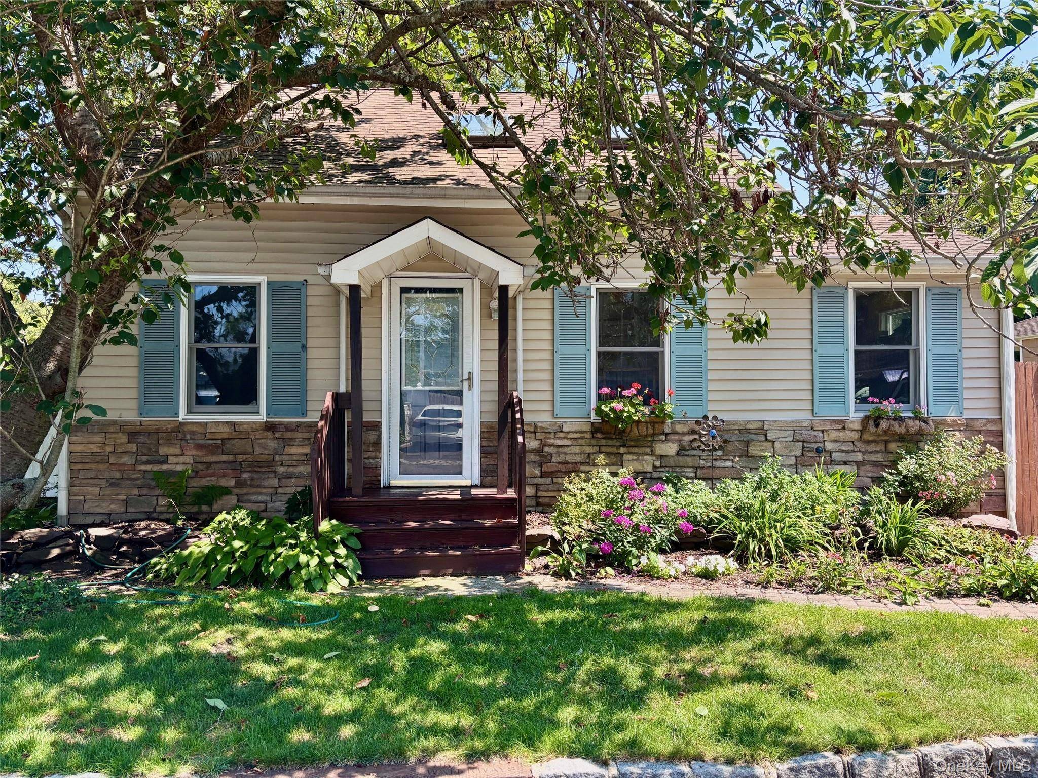 Cozy Cottage. Unique one of a kind.