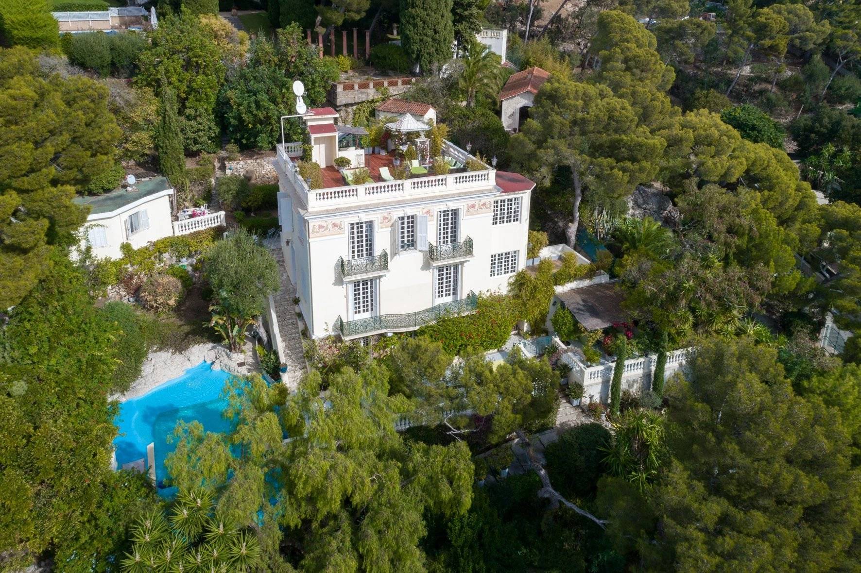 Belle Epoque property with sea view