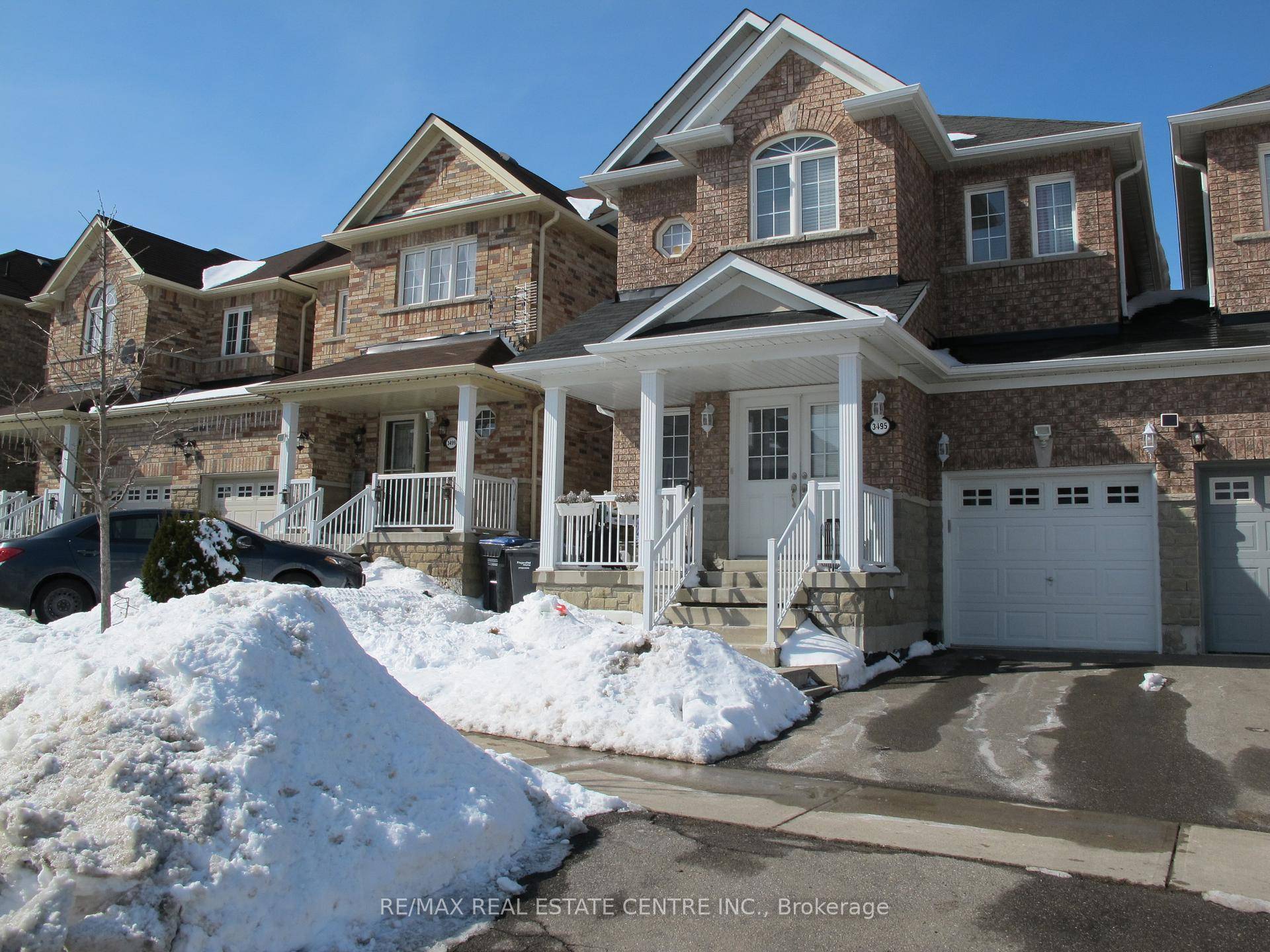 Bright amp ; Spacious Legal 2 Bedroom, 2 washrooms basement with large living room, in High Demand Churchill Meadows Area.