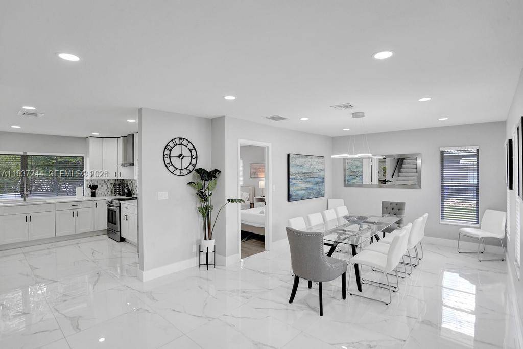 Exquisitely renovated two story residence offering 6 bedrooms and 3 beautifully appointed bathrooms, situated on an expansive 12, 000 square foot lot in the highly desirable and private Little Harbor ...