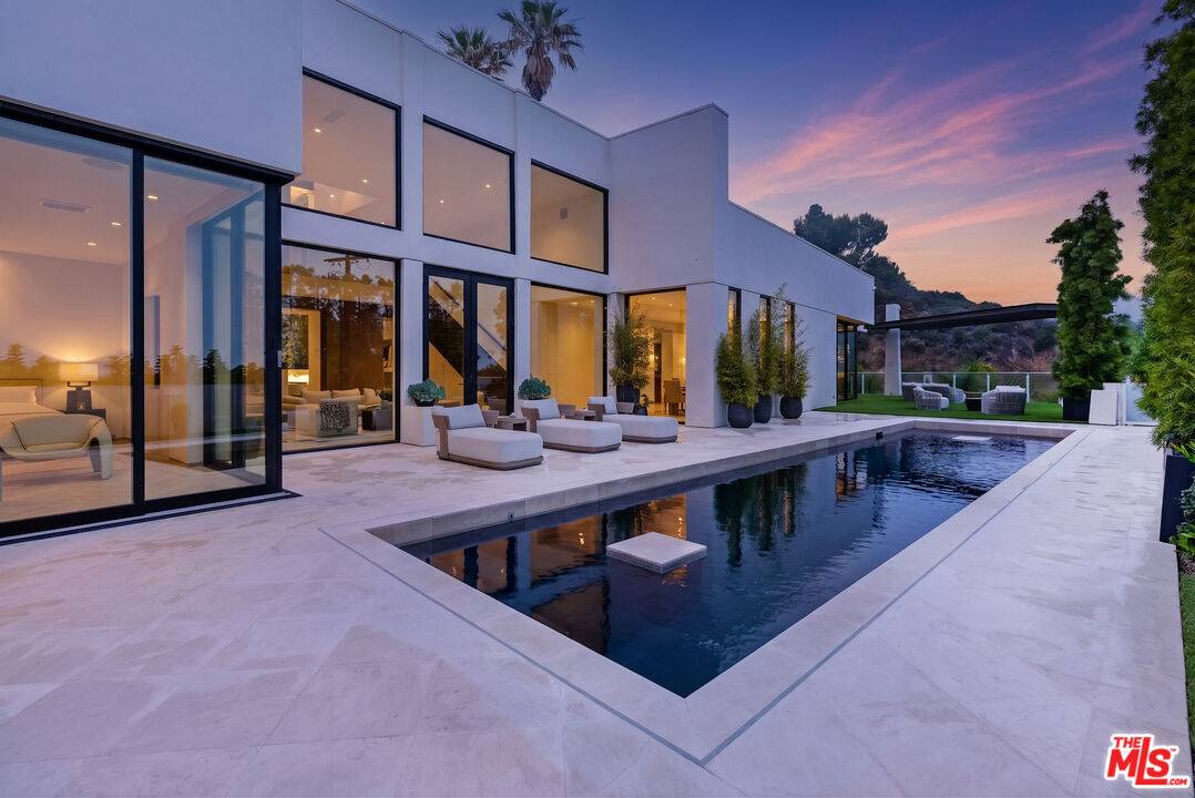 9405   Sierra Mar Pl 5BR Sunset Strip La