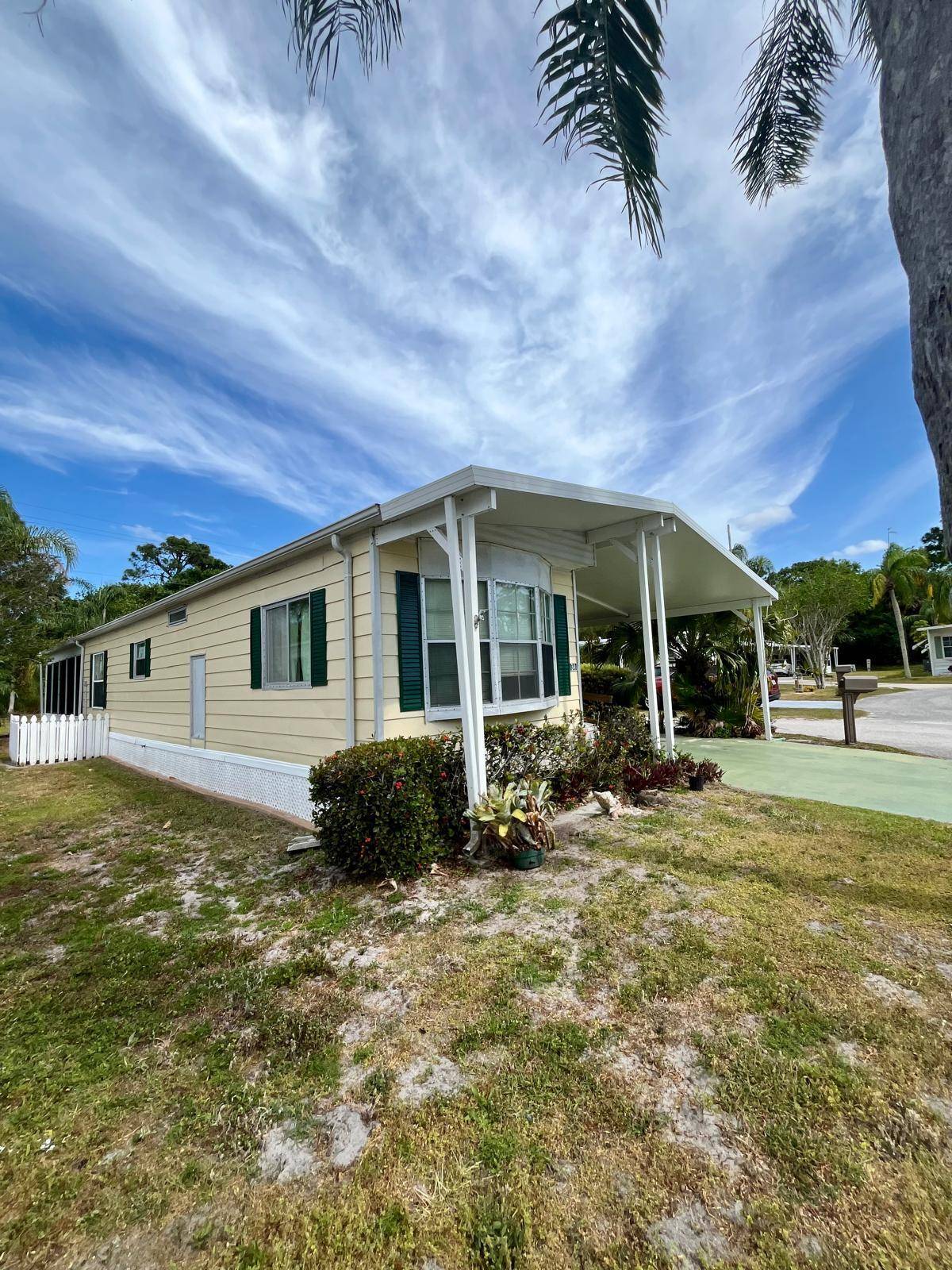 Welcome to this beautiful home move in ready, in pet section, with two spacious bedrooms with ample closet space, with a big and comfortable living area perfect for relaxing, fully ...