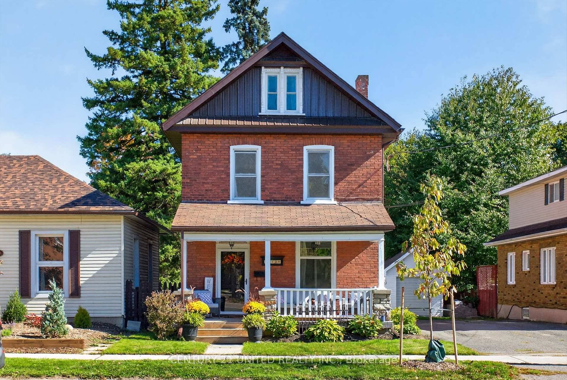 WELCOME TO ICONIC EAST CITY WHERE COMMUNITY MEETS CONVENIENCE !