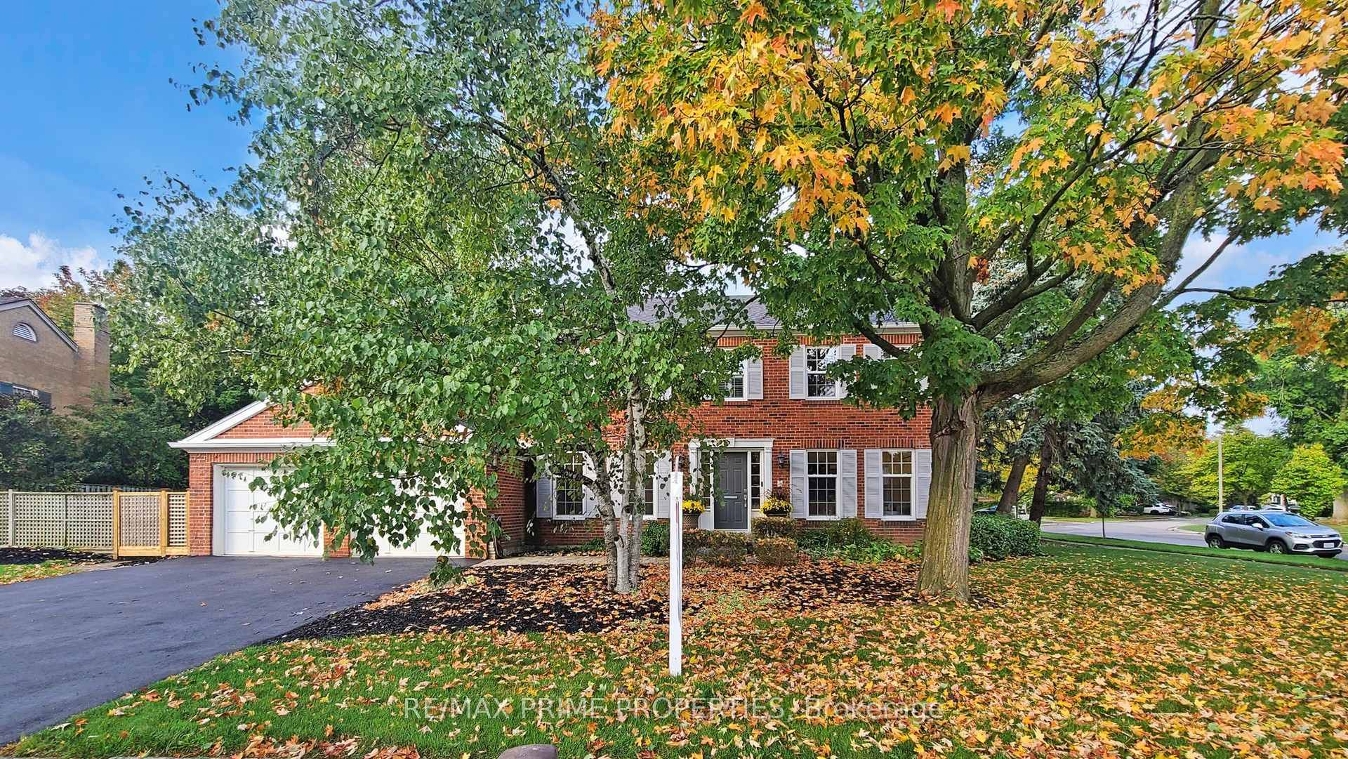 Welcome to your dream home in the heart of Erin Mills, Mississauga !