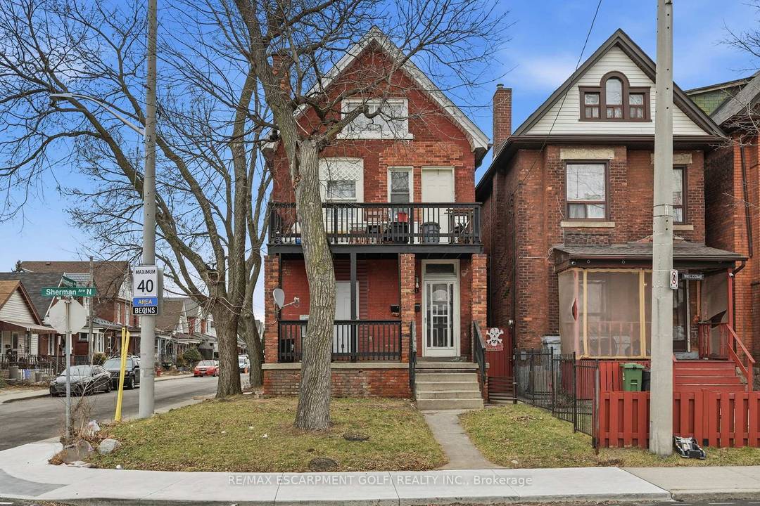 Corner lot all brick 2. 5 storey duplex in a prime Hamilton location, close to schools, grocery stores, transit, and the future Hamilton LRT line.