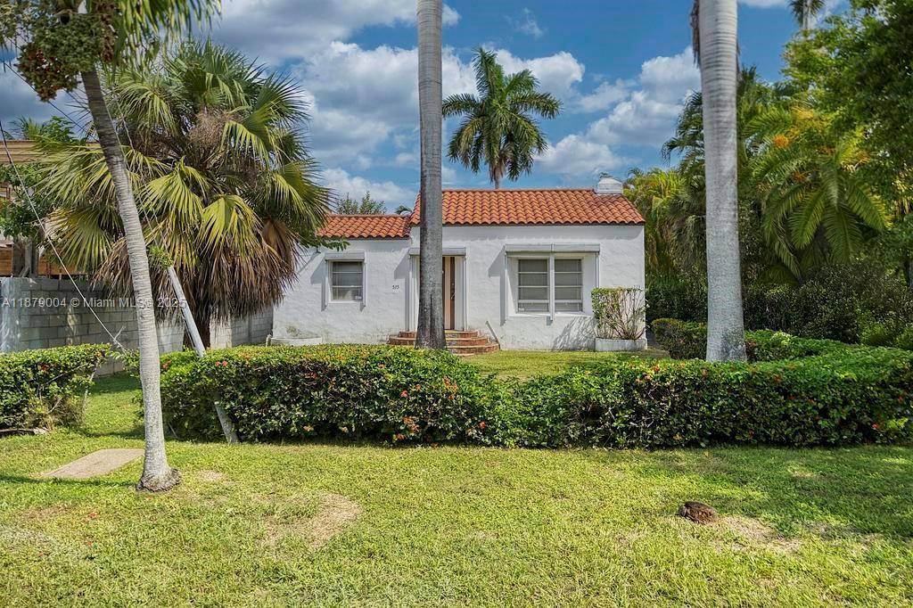Amazing opportunity to restore this 1929 charming Art Deco home designed by Russell Pancoast with guesthouse !