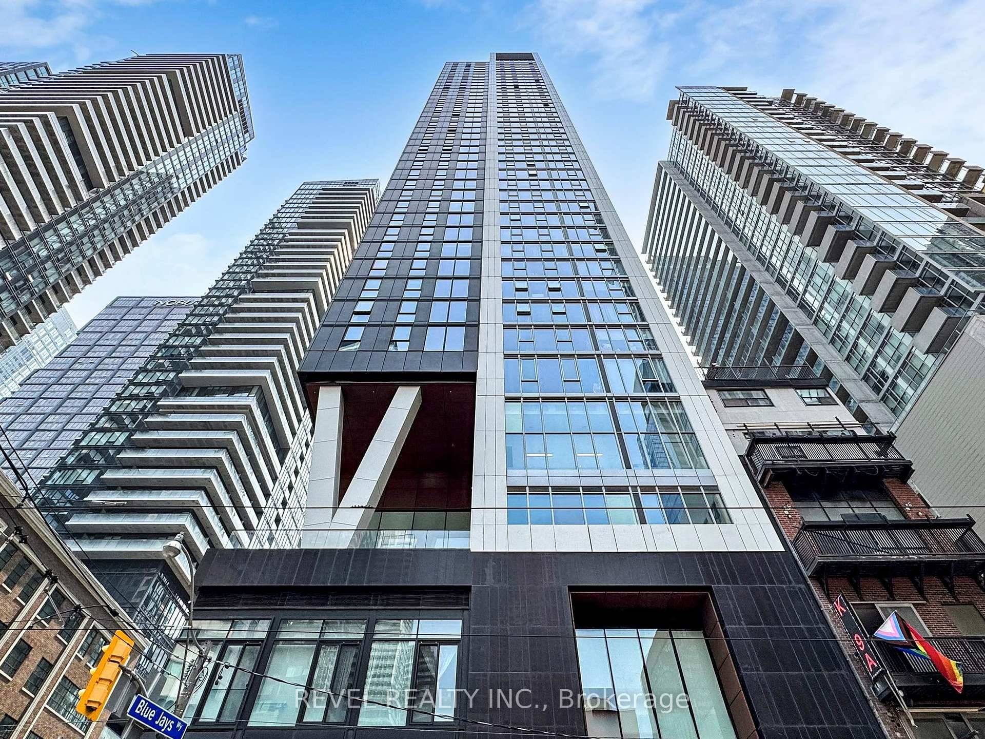 Step into elevated city living at 357 King Street West, a stylish address in the heart of Torontos sought after Entertainment District.