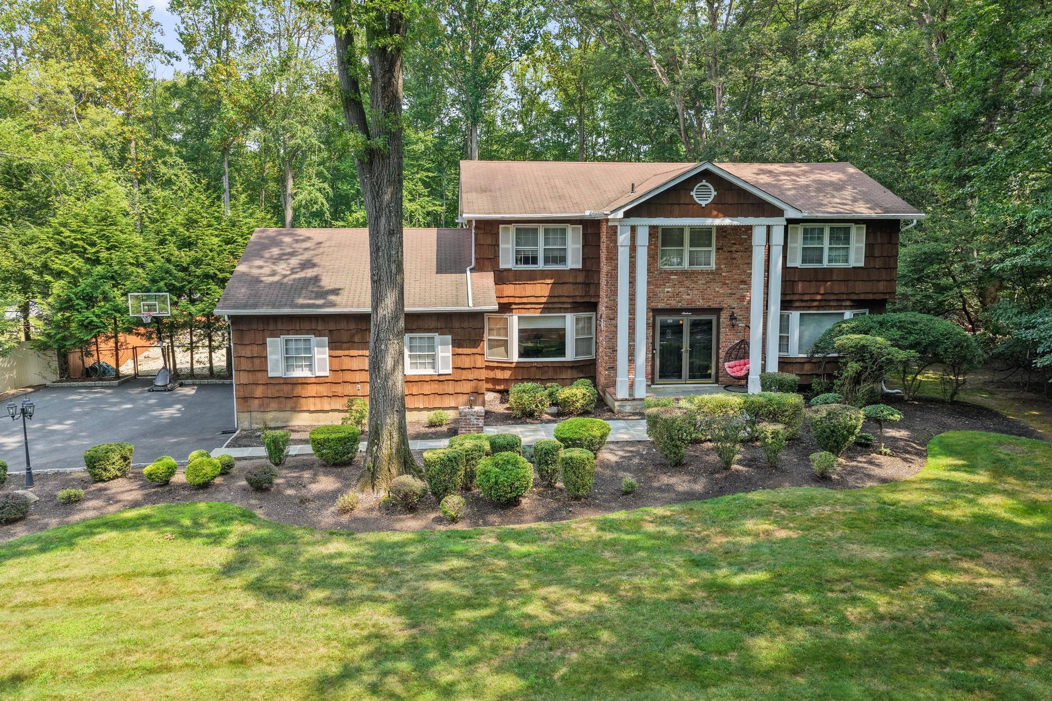 Charming Single Family Home with Pool on a Beautiful Block in New City, NY.