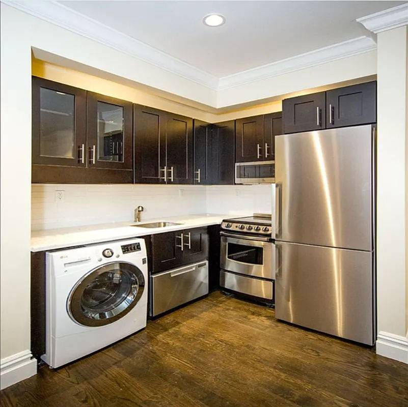 Welcome to Mott Street ! This is a beautiful one bedroom available for June 5th Move in !