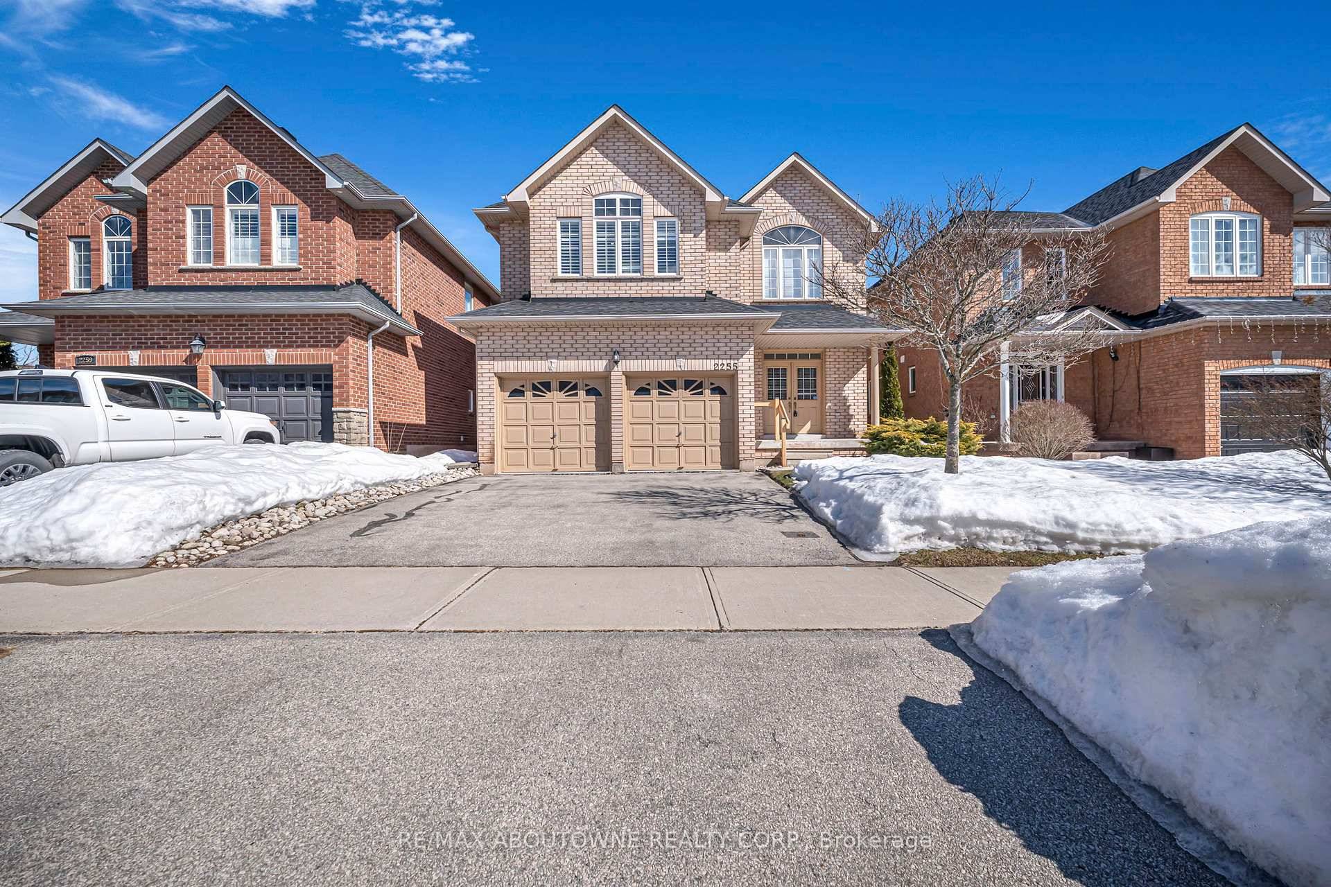 Move into your forever home in Westmount, Oakville !
