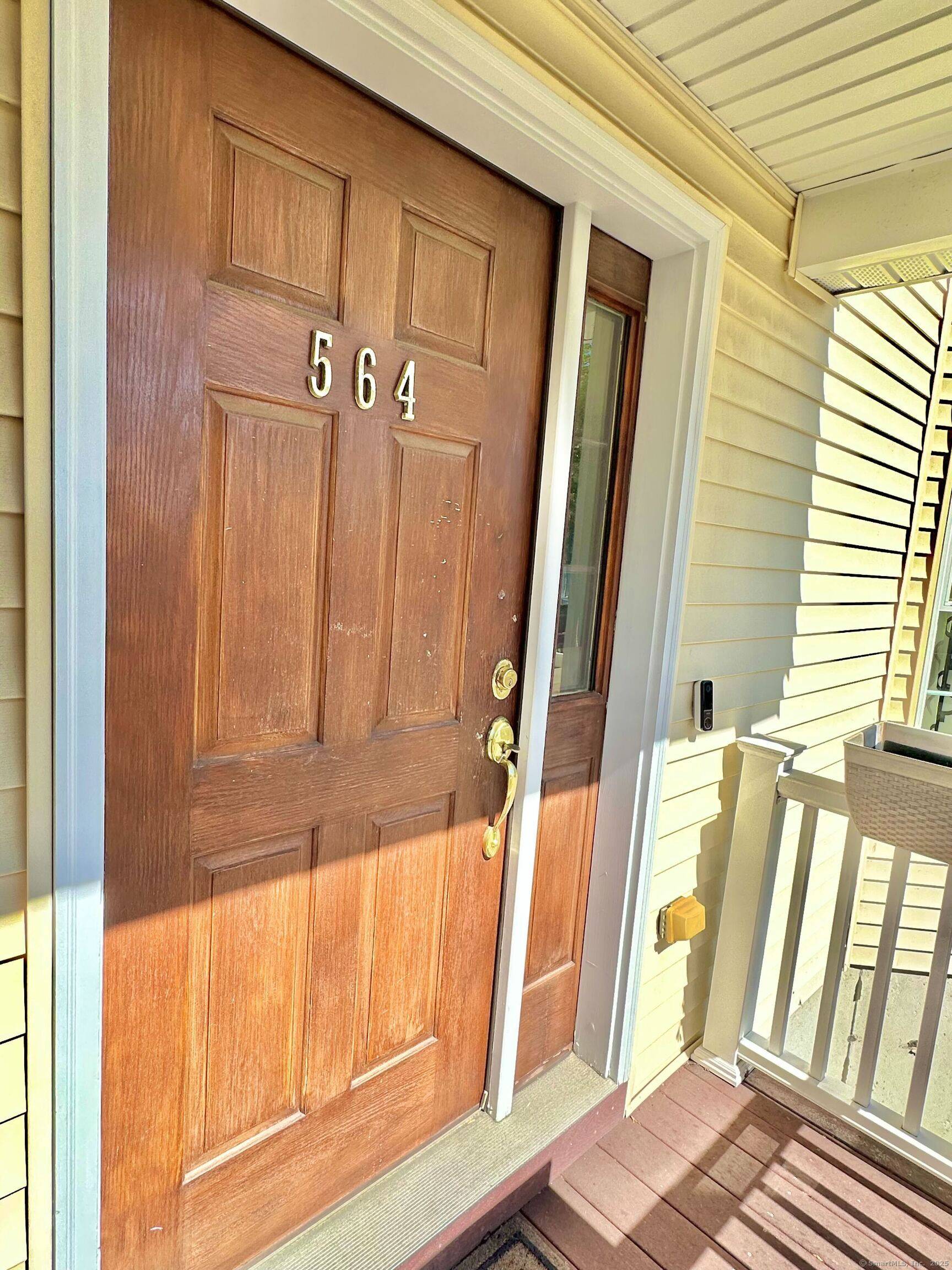 Welcome to this beautifully maintained townhouse offering 3 spacious bedrooms with generous closet space and 2.