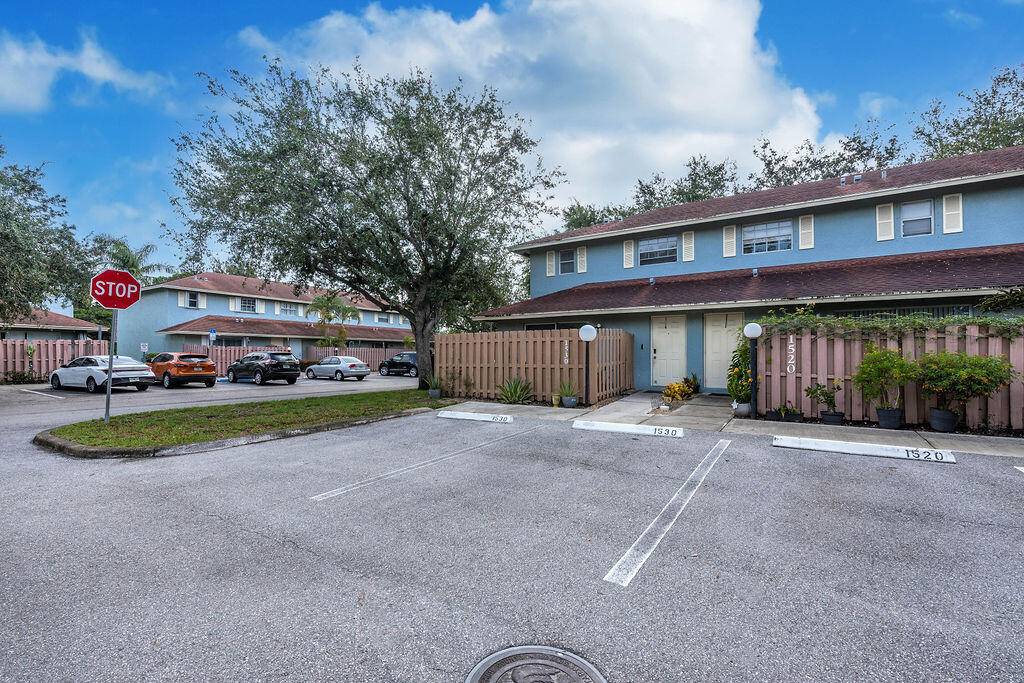 RARELY AVAILABLE corner unit townhome in Palm Springs.