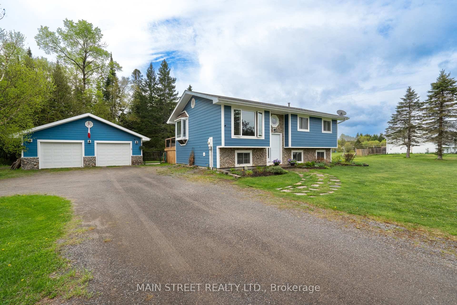 Welcome to 155 Silverdale Drive in the heart of beautiful Huntsville, Ontario ?