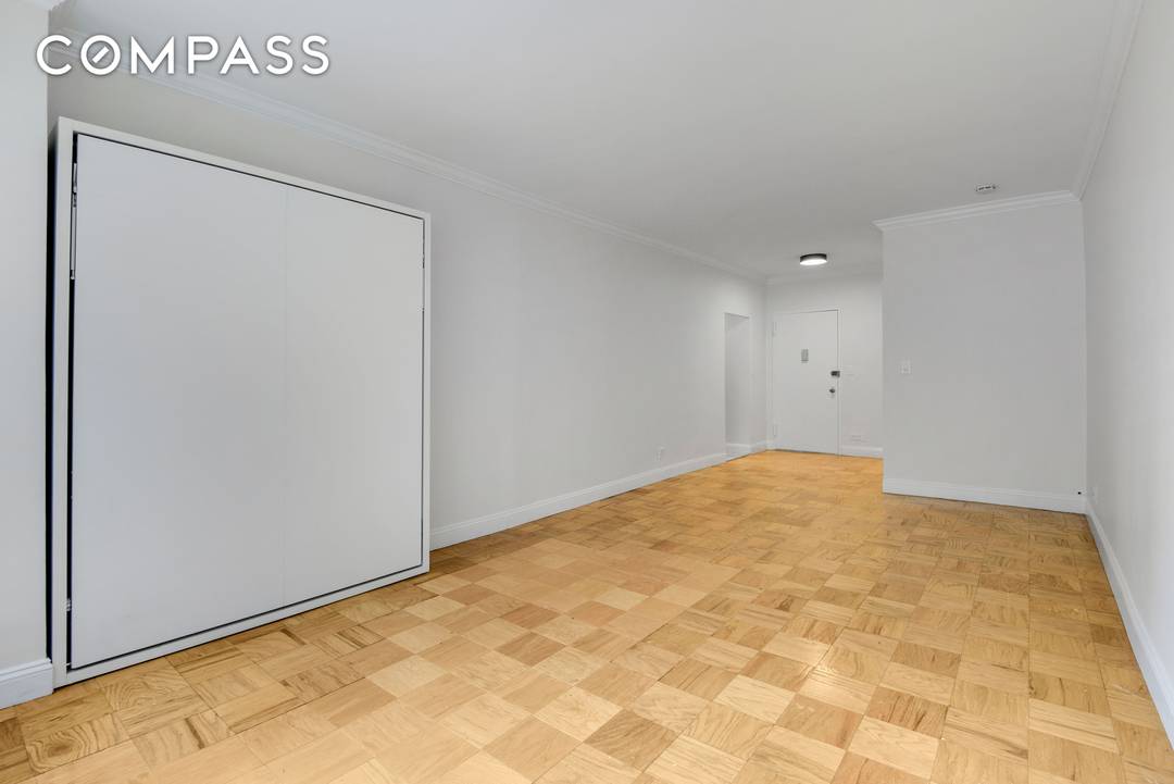 HIGH FLOOR STUDIO BEST LINE IN THE BUILDING !