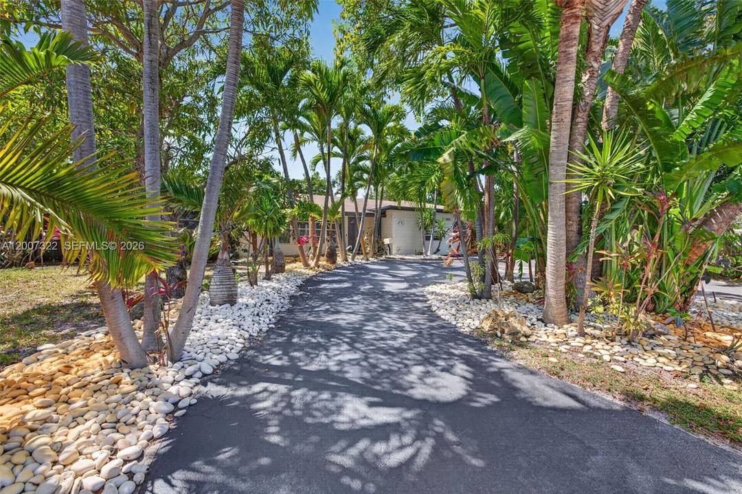 In the heart of Knoll Ridge, this 4 bedroom, 2 bath home offers a rare blend of space, flexibility, and freedom with no HOA.