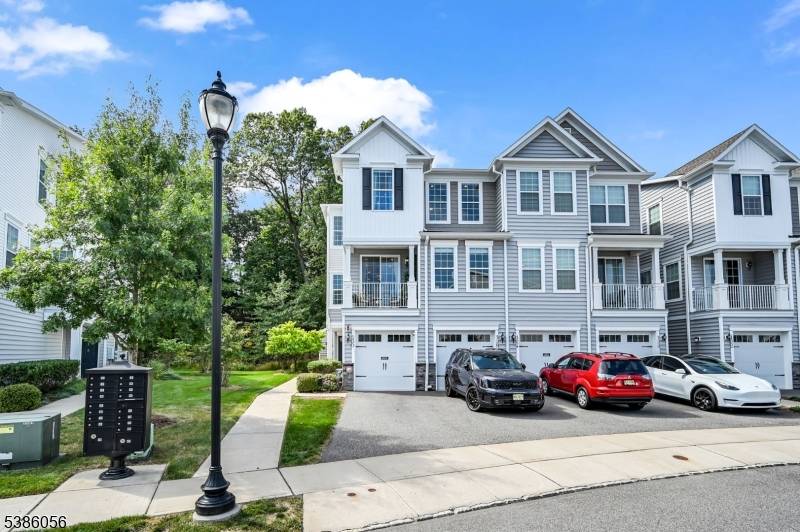 Welcome to this stunning designer end unit condo perfectly situated on a premium lot in the highly sought after Hilltop.