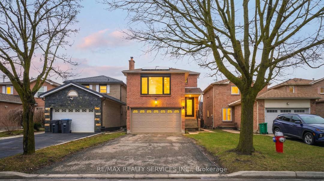 Beautiful 3 bedroom detached home in the desirable Northwood Park community.