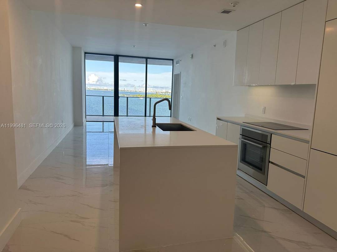 Experience the best of waterfront living at Aria Reserve Miami, Edgewater s newest luxury address.