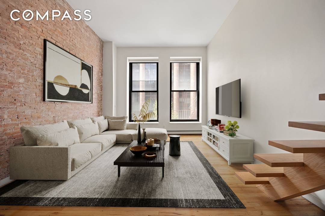 Discover an exceptional opportunity to own a chic, dramatic 1, 000 square foot one bedroom with a spacious loft in one of downtown Manhattan s largest and most desirable buildings ...