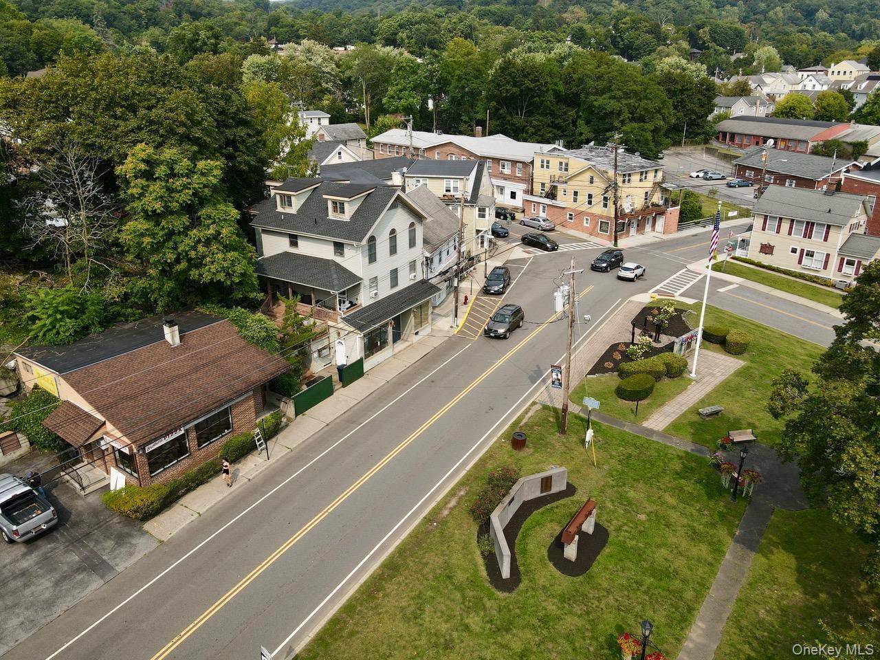 LOCATION LOCATION HIGHLAND FALLS PIZZA RESTAURANT FOR SALE.