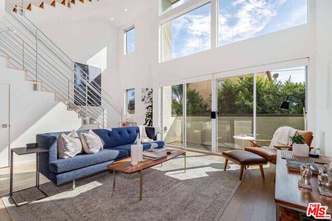 5407  W Wilshire Vista Ln 3BR La